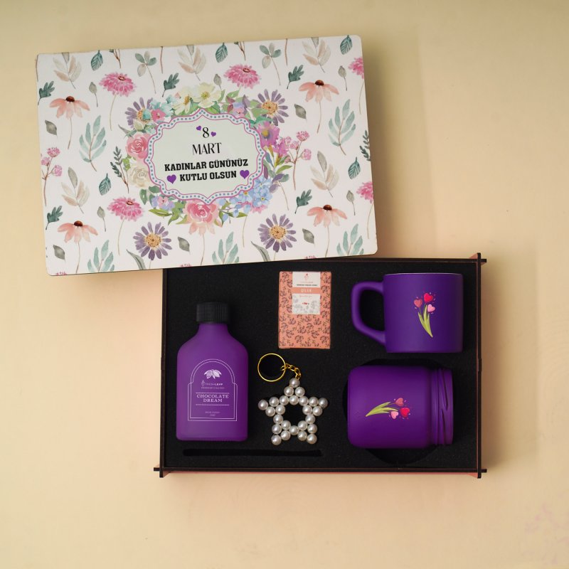 Kadınlar Günü Hediye Seti – Ahşap Kutu, Kolonya- Kahve, Fincan, Anahtarlık, Mum